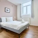 - Beautiful 4 Bedrooms House With Terrace! * Roubaix