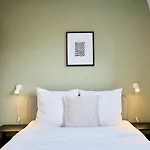 - Beautiful 4 Bedrooms House With Terrace! *
