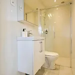 - Beautiful 4 Bedrooms House With Terrace! 아파트 루베