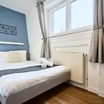- Beautiful 4 Bedrooms House With Terrace! *