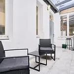 - Beautiful 4 Bedrooms House With Terrace! Apartamento Roubaix