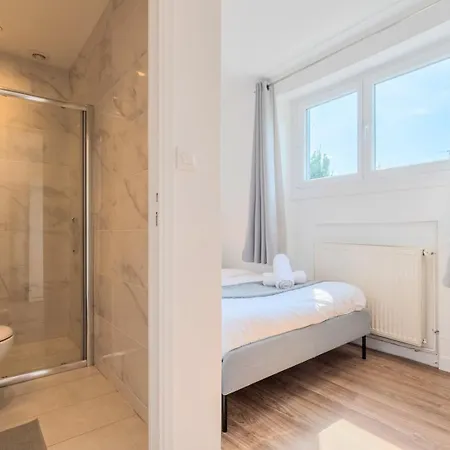 Apartamento - Beautiful 4 Bedrooms House With Terrace!