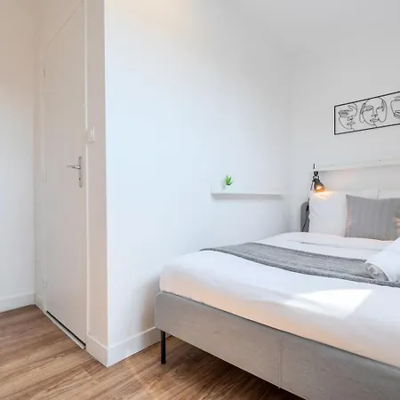 - Beautiful 4 Bedrooms House With Terrace! *