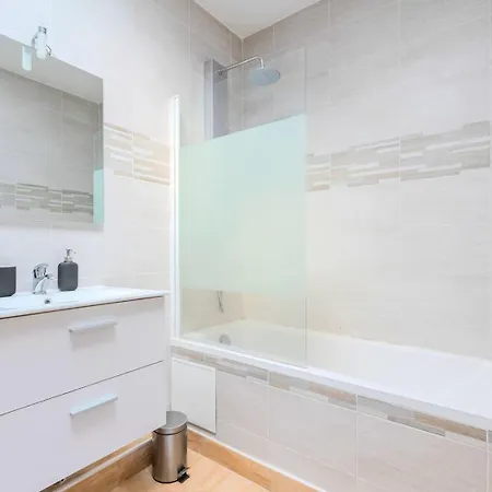 Apartamento - Beautiful 4 Bedrooms House With Terrace!