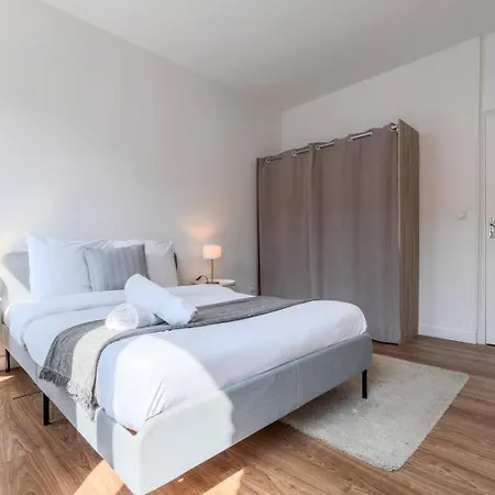 Apartamento - Beautiful 4 Bedrooms House With Terrace!