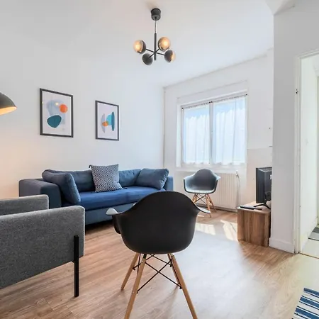 - Beautiful 4 Bedrooms House With Terrace! *