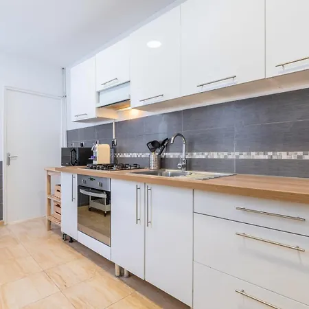 Apartmán - Beautiful 4 Bedrooms House With Terrace!