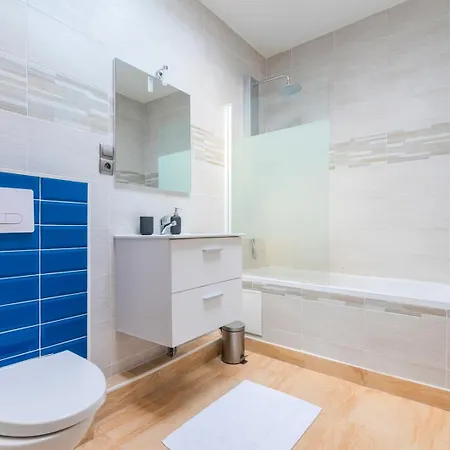 - Beautiful 4 Bedrooms House With Terrace! *