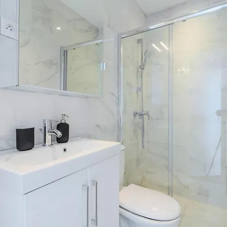 Apartamento - Beautiful 4 Bedrooms House With Terrace! Roubaix