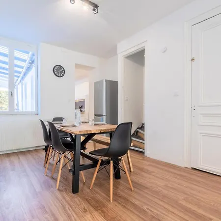 - Beautiful 4 Bedrooms House With Terrace! Roubaix