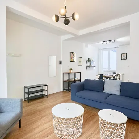 - Beautiful 4 Bedrooms House With Terrace!