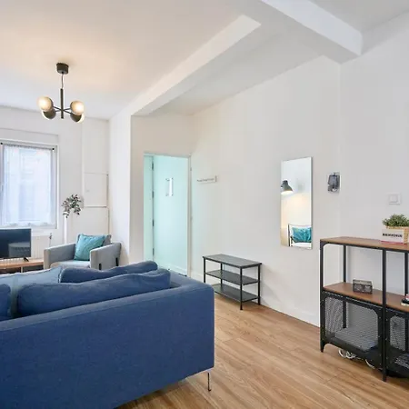 - Beautiful 4 Bedrooms House With Terrace! 아파트 루베