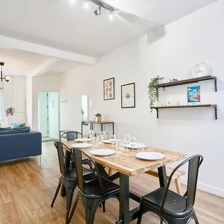 - Beautiful 4 Bedrooms House With Terrace! 아파트 *