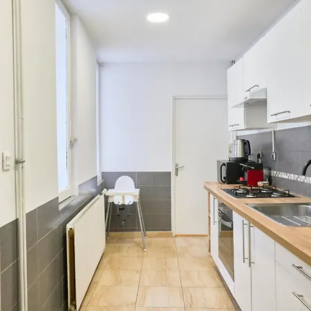 아파트 - Beautiful 4 Bedrooms House With Terrace!