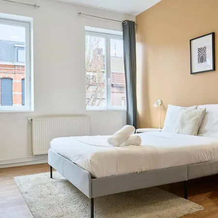 - Beautiful 4 Bedrooms House With Terrace! Lägenhet