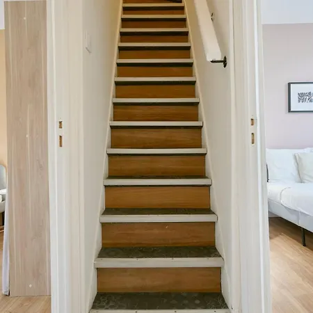 - Beautiful 4 Bedrooms House With Terrace! Lägenhet