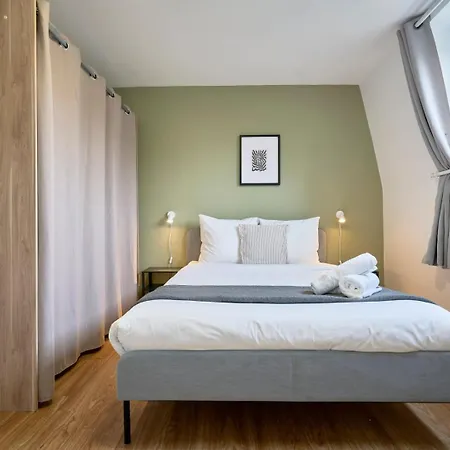 Lägenhet - Beautiful 4 Bedrooms House With Terrace! *