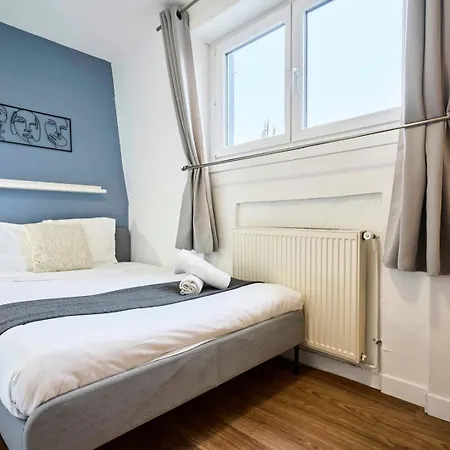 - Beautiful 4 Bedrooms House With Terrace! *