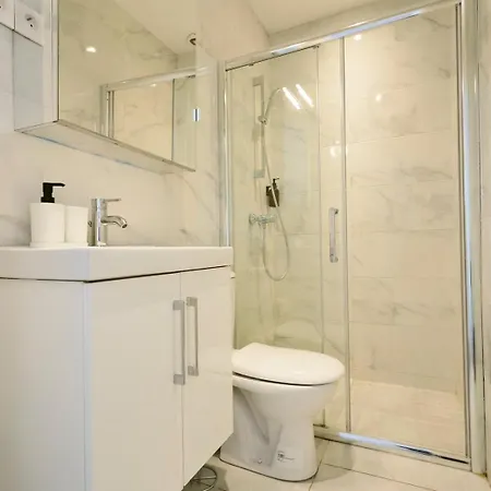 - Beautiful 4 Bedrooms House With Terrace! Lägenhet Roubaix